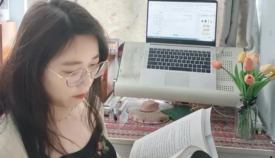 Mẹ bỉm 4 năm làm việc tại nhà bức xúc: Những người nói sáng tạo nội dung là 