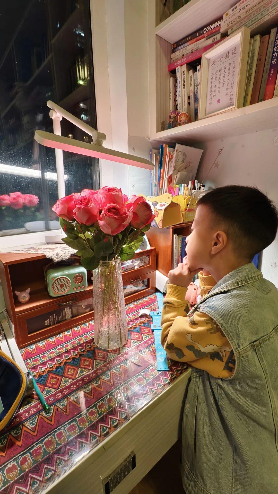 Mẹ bỉm 4 năm làm việc tại nhà bức xúc: Những người nói sáng tạo nội dung là 