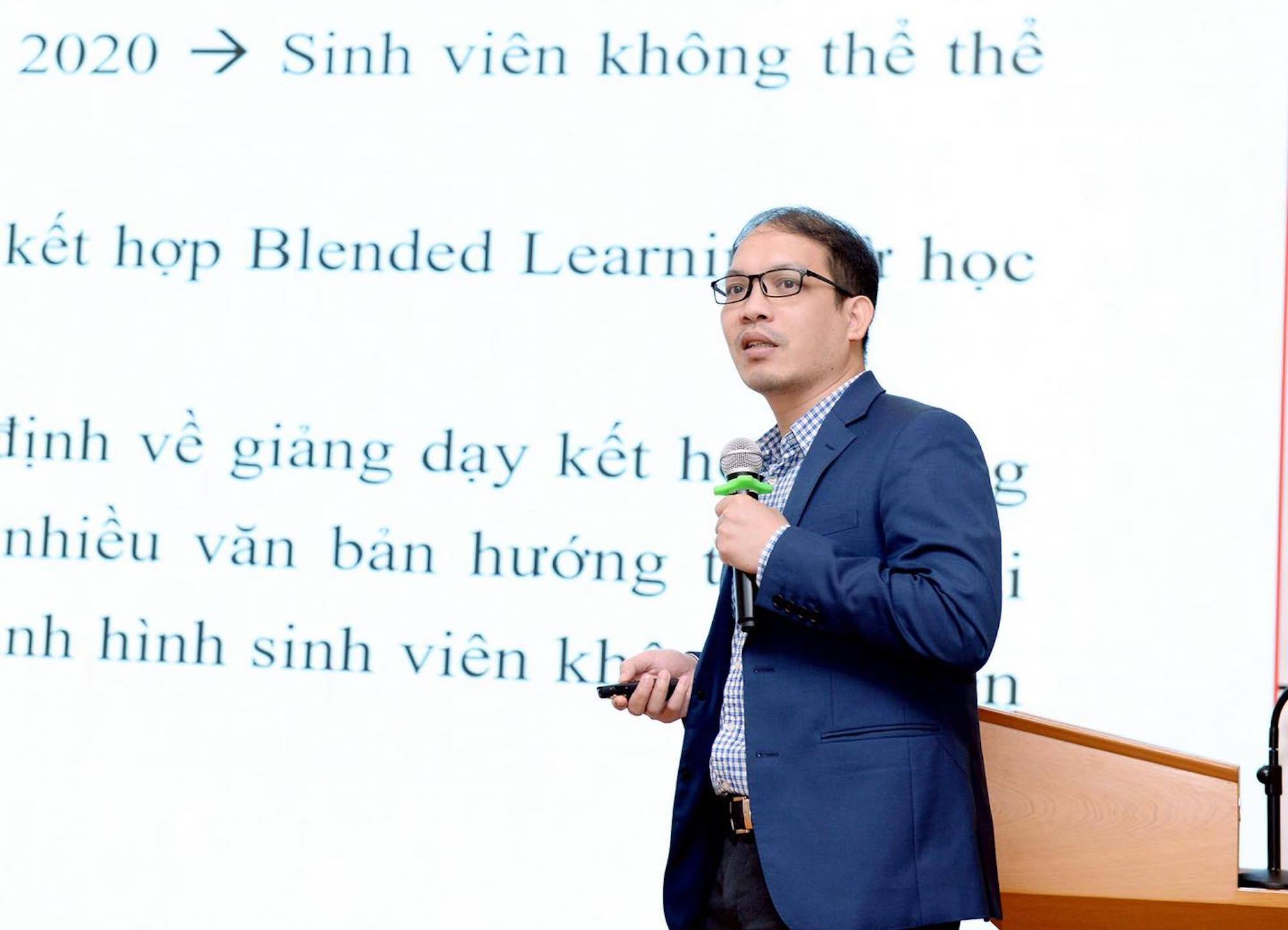 Sĩ tử lo thiệt thòi cách quy đổi điểm xét tuyển mới, ĐH Kinh tế quốc dân nói gì?- Ảnh 2.