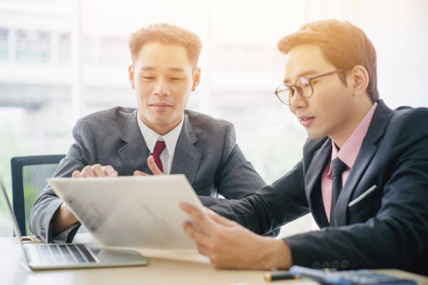 Mọi lời khen ngợi đều có thể là giả dối, nhìn vào 4 điểm sau, BIẾT NGAY sếp coi bạn là tâm giao hay chỉ lợi dụng- Ảnh 1.