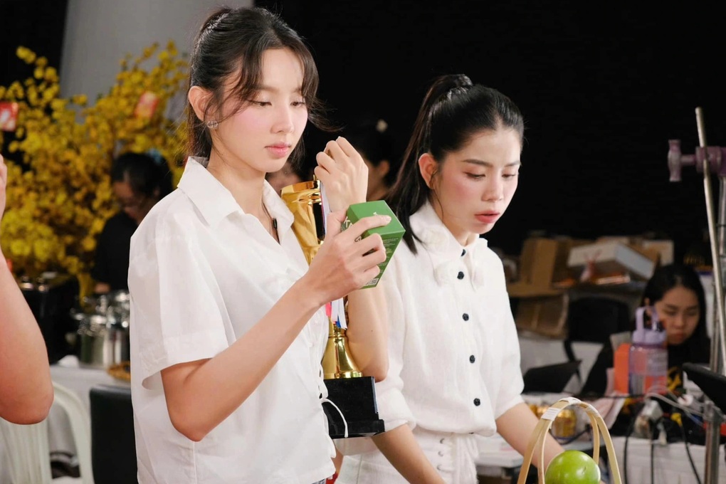 Nghịch lý của Hoa hậu Thuỳ Tiên: Không ăn được rau nhưng lại tích cực... quảng cáo kẹo rau- Ảnh 8.