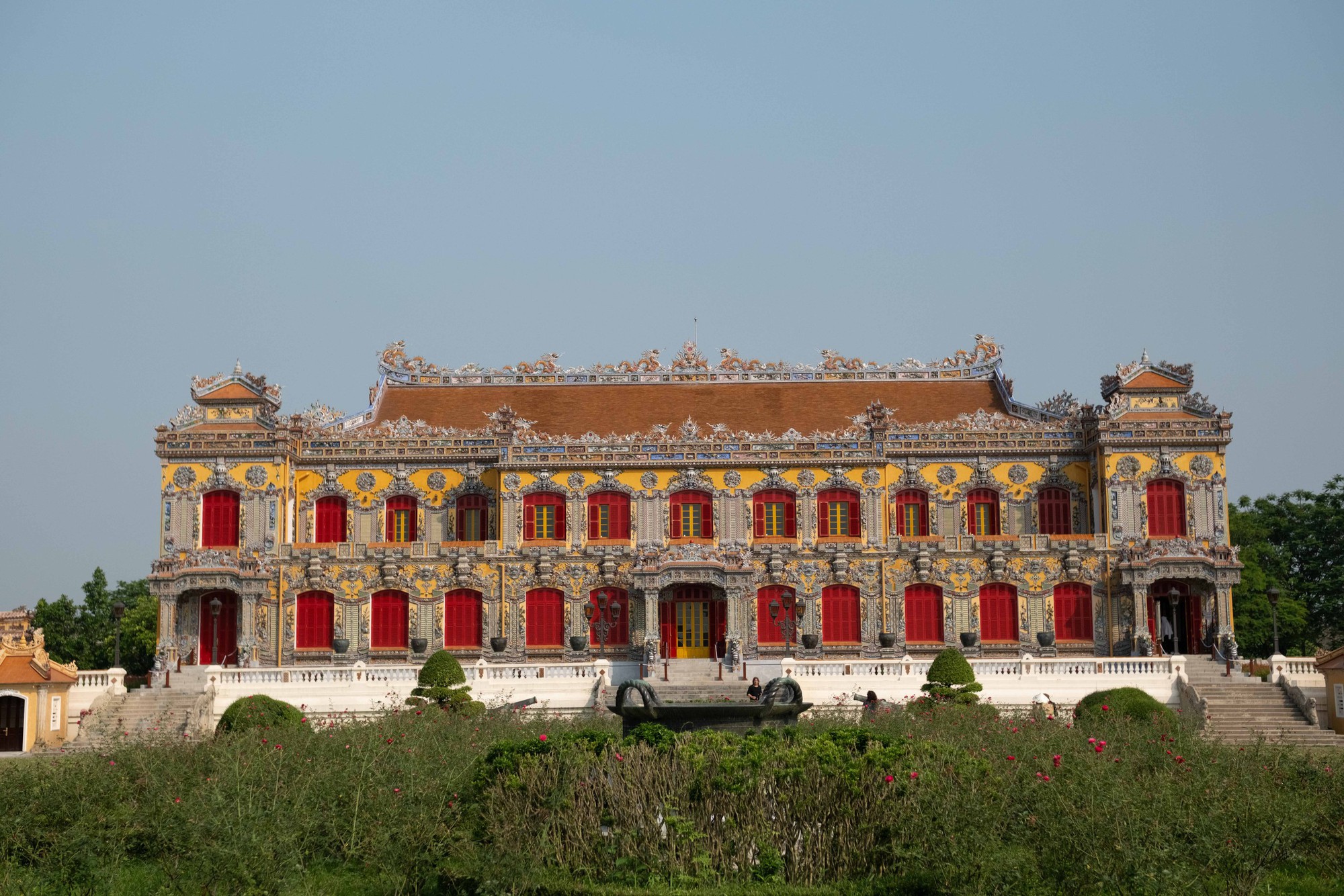 Điểm tham quan thú vị khi tới Huế: Ngoài Đại nội, còn Lan viên cố tích, làng hoa giấy Thanh Tiên, tập vẽ tranh khắc gỗ Làng Sình…- Ảnh 1. Điểm tham quan thú vị khi tới Huế: Ngoài Đại nội, còn Lan viên cố tích, làng hoa giấy Thanh Tiên, tập vẽ tranh khắc gỗ Làng Sình…- Ảnh 1.
