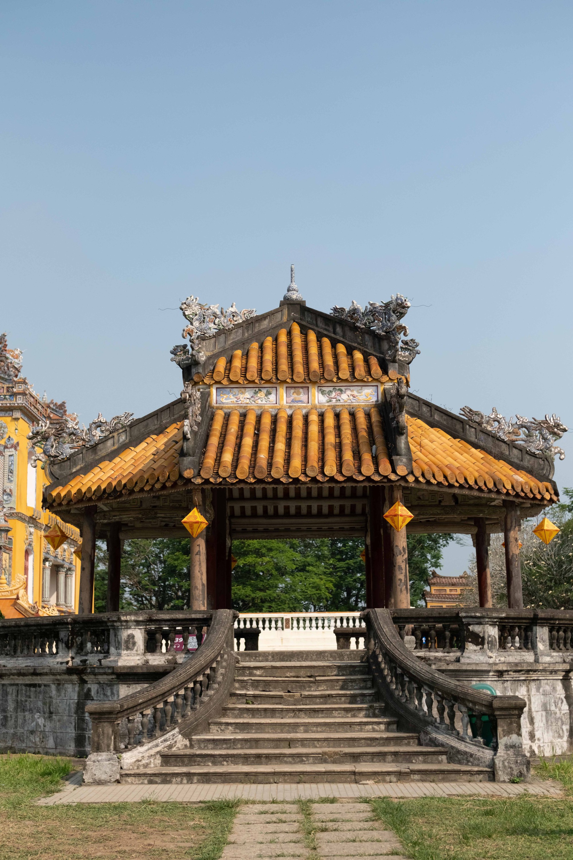 Điểm tham quan thú vị khi tới Huế: Ngoài Đại nội, còn Lan viên cố tích, làng hoa giấy Thanh Tiên, tập vẽ tranh khắc gỗ Làng Sình…- Ảnh 4. Điểm tham quan thú vị khi tới Huế: Ngoài Đại nội, còn Lan viên cố tích, làng hoa giấy Thanh Tiên, tập vẽ tranh khắc gỗ Làng Sình…- Ảnh 4.