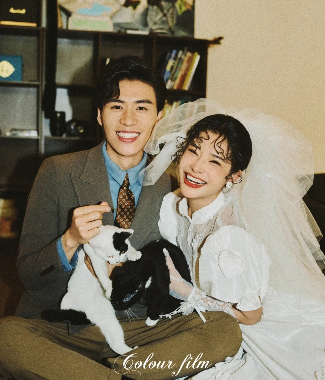 Giá vàng leo thẳng 100 triệu/lượng: Thời tiền mặt, voucher thay thế "của hồi môn"- Ảnh 2.