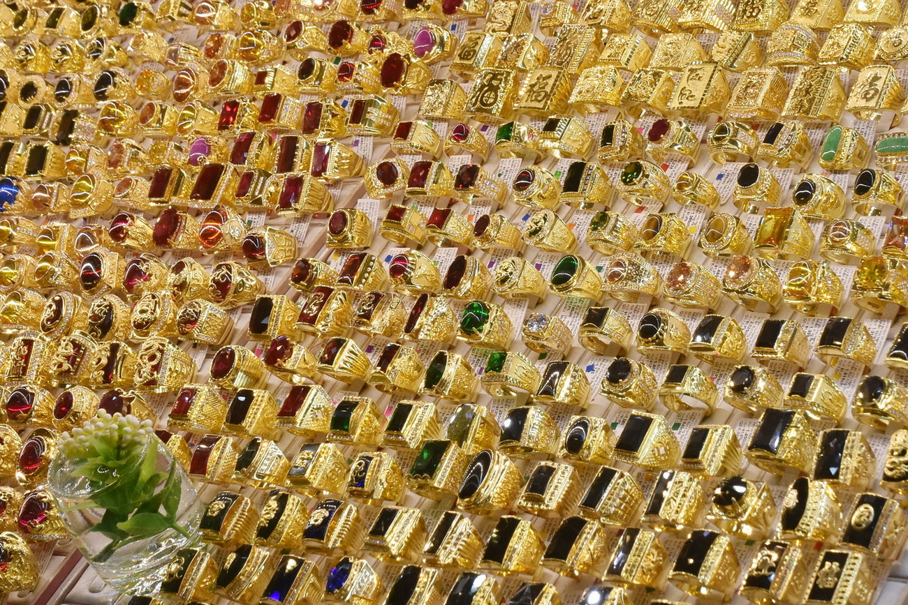 Giá vàng miếng SJC, vàng nhẫn vượt 106 triệu đồng- Ảnh 1. Giá vàng miếng SJC, vàng nhẫn vượt 106 triệu đồng- Ảnh 1.