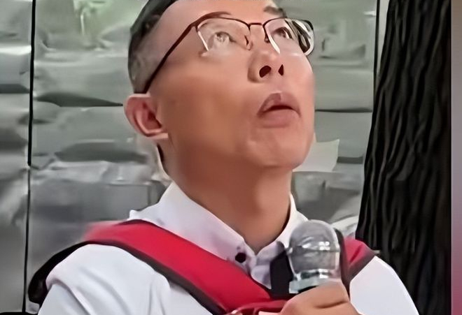 "Đừng làm tôi ngạt thở" - Tìm con suốt 22 năm, đứa trẻ nói 1 câu khiến người cha bật khóc- Ảnh 1. "Đừng làm tôi ngạt thở" - Tìm con suốt 22 năm, đứa trẻ nói 1 câu khiến người cha bật khóc- Ảnh 1.