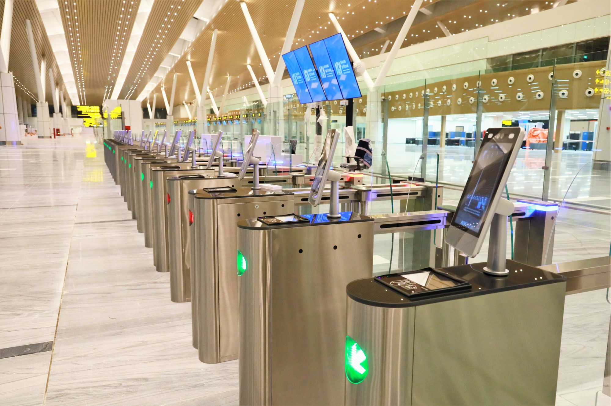 Cận cảnh nhà ga T3 Tân Sơn Nhất và những lưu ý quan trọng- Ảnh 9. Cận cảnh nhà ga T3 Tân Sơn Nhất và những lưu ý quan trọng- Ảnh 9.