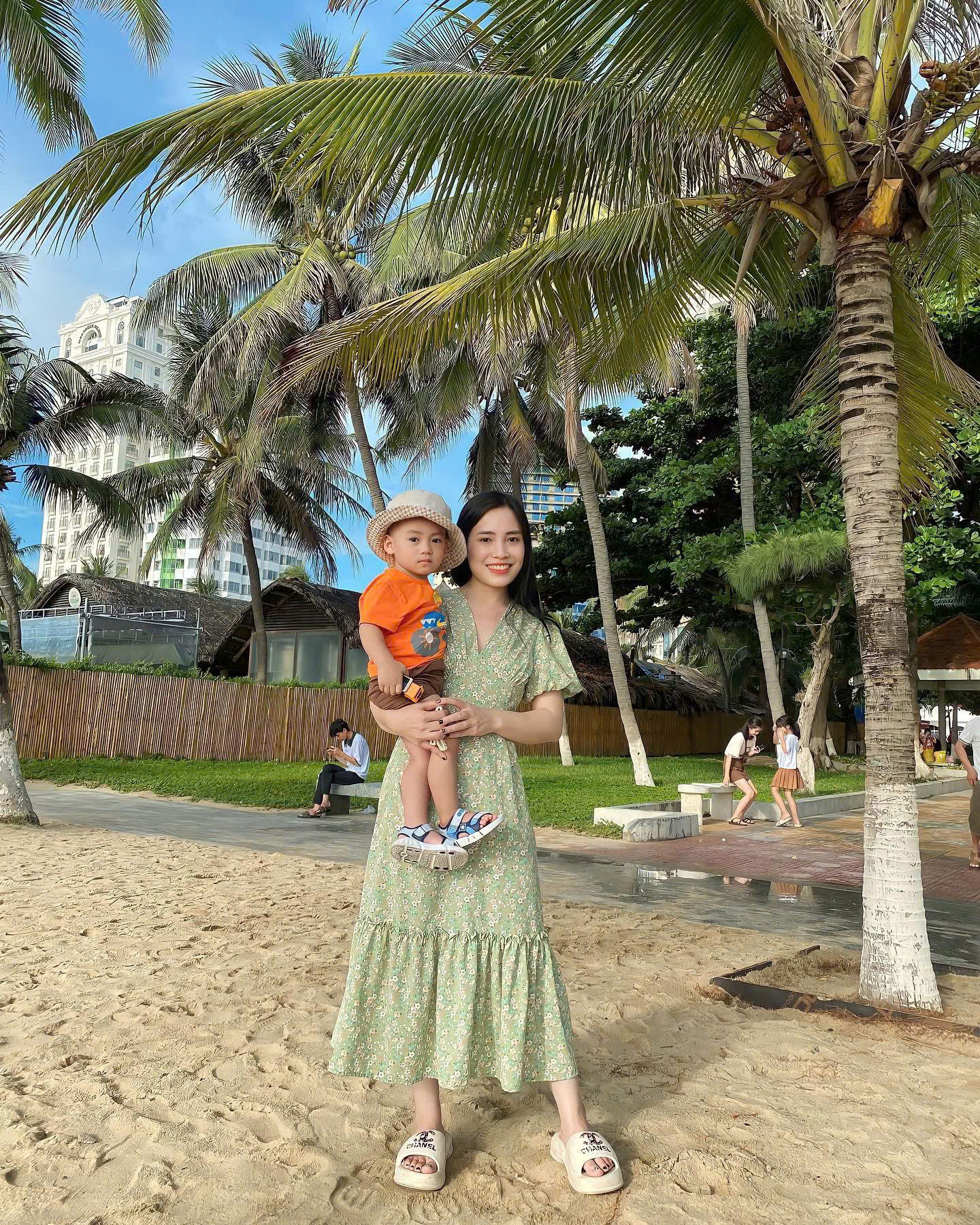 Mẹ 1 con chia sẻ: Vợ chồng tôi chấp nhận bỏ phố về biển để có cuộc sống thoáng đãng hơn và quan trọng nhất là: Mua được căn nhà đúng ý- Ảnh 1.