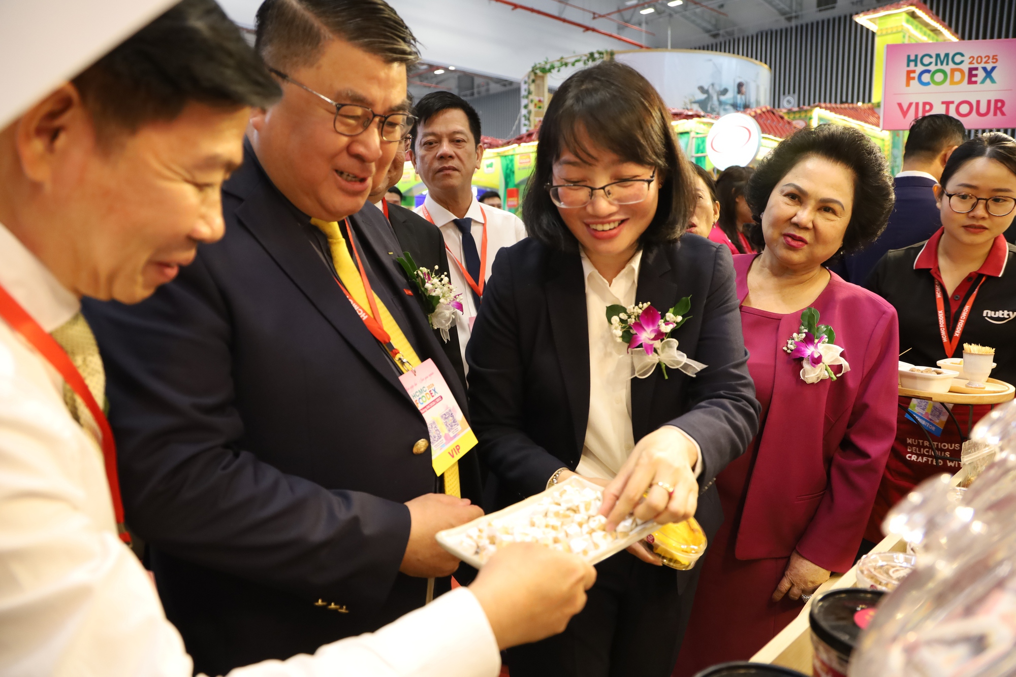 Sở An toàn Thực phẩm khẩn trương rà soát thị trường sữa TP HCM sau vụ sữa bột giả- Ảnh 5. Sở An toàn Thực phẩm khẩn trương rà soát thị trường sữa TP HCM sau vụ sữa bột giả- Ảnh 5.