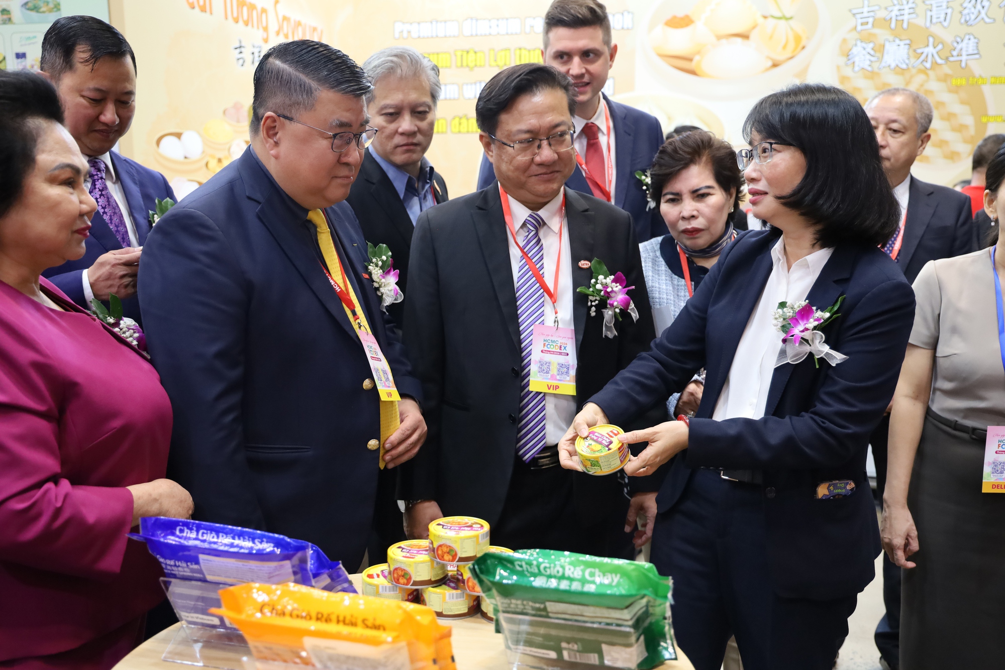 Sở An toàn Thực phẩm khẩn trương rà soát thị trường sữa TP HCM sau vụ sữa bột giả- Ảnh 4. Sở An toàn Thực phẩm khẩn trương rà soát thị trường sữa TP HCM sau vụ sữa bột giả- Ảnh 4.