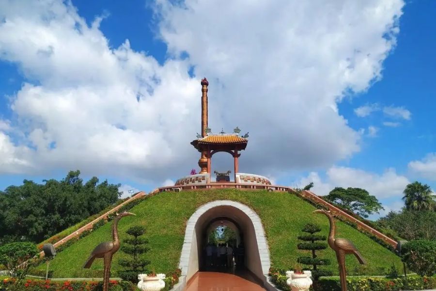 Cây cầu "dài nhất trong lịch sử" trở thành điểm đến hot dịp 30/4: Chúng ta chỉ mất 2 phút để chạy qua, nhưng ông cha ta mất đến 21 năm để nối liền đôi bờ Nam-Bắc!- Ảnh 11. Cây cầu "dài nhất trong lịch sử" trở thành điểm đến hot dịp 30/4: Chúng ta chỉ mất 2 phút để chạy qua, nhưng ông cha ta mất đến 21 năm để nối liền đôi bờ Nam-Bắc!- Ảnh 11.