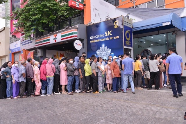 Mua 310 chỉ vàng cất tủ, người đàn ông ở Hà Nội đợi đỉnh đem bán, tiết lộ số tiền lãi khủng- Ảnh 2.