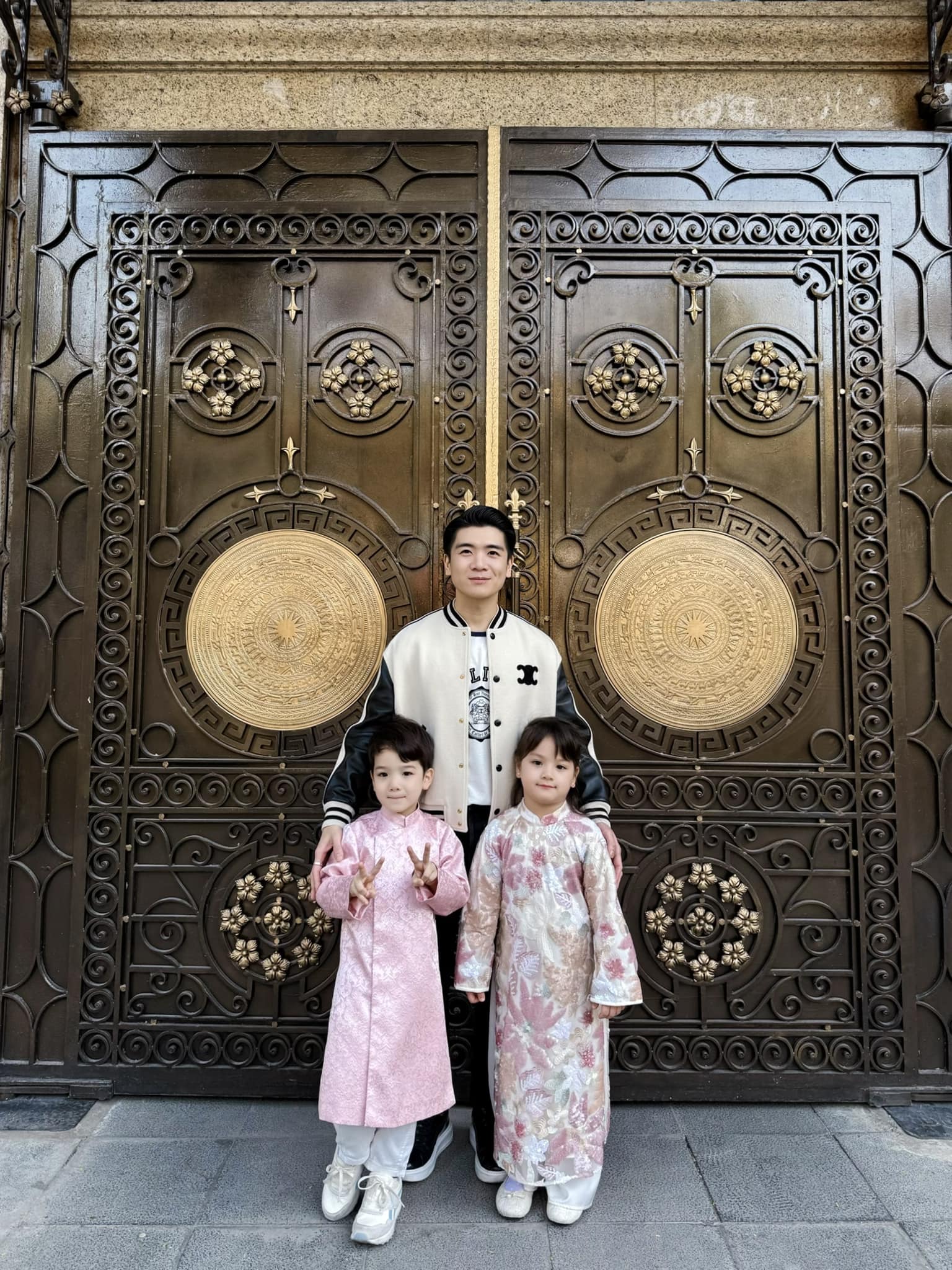 Thiếu gia nhà bầu Hiển tự bóc trần cuộc sống hào môn, xả vai chủ tịch hoá bố đơn thân sẽ thế nào?- Ảnh 2. Thiếu gia nhà bầu Hiển tự bóc trần cuộc sống hào môn, xả vai chủ tịch hoá bố đơn thân sẽ thế nào?- Ảnh 2.