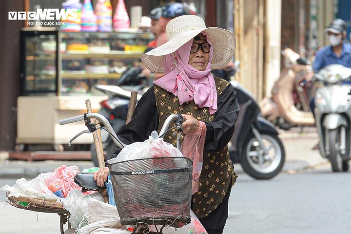 Miền Bắc đón không khí lạnh sau đợt nắng nóng gần 40°C, trời chuyển mưa dông- Ảnh 1.