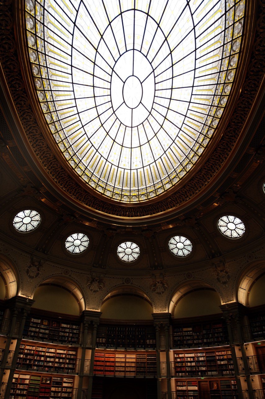 Choáng ngợp thư viện Huawei ở Quảng Đông: Lưu giữ 90.000 đầu sách với 110.000 cuốn, tinh tuyển từ hơn 20.000 nhà xuất bản trên toàn thế giới, bao quát tới 20 ngôn ngữ- Ảnh 5.