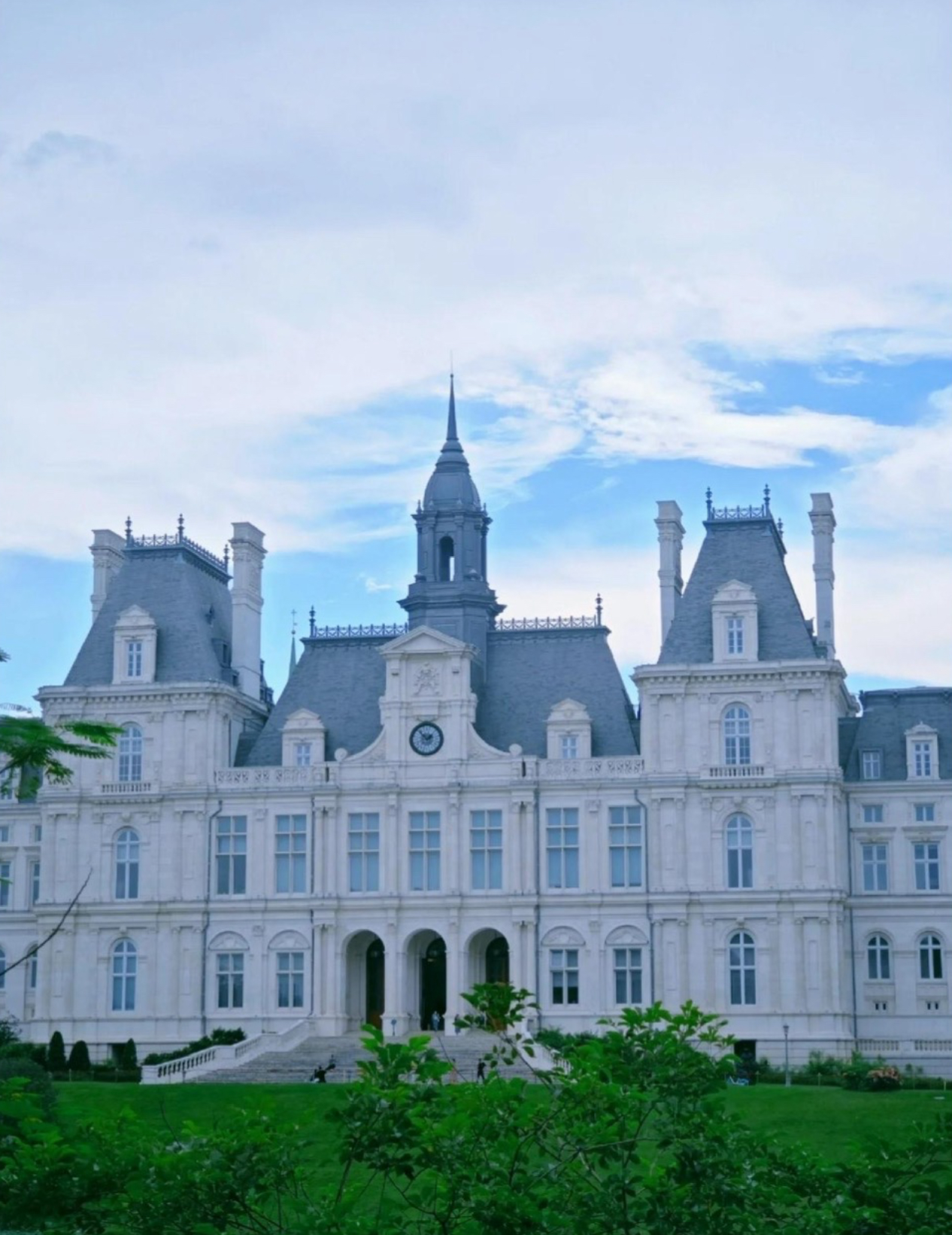 Choáng ngợp thư viện Huawei ở Quảng Đông: Lưu giữ 90.000 đầu sách với 110.000 cuốn, tinh tuyển từ hơn 20.000 nhà xuất bản trên toàn thế giới, bao quát tới 20 ngôn ngữ- Ảnh 2.