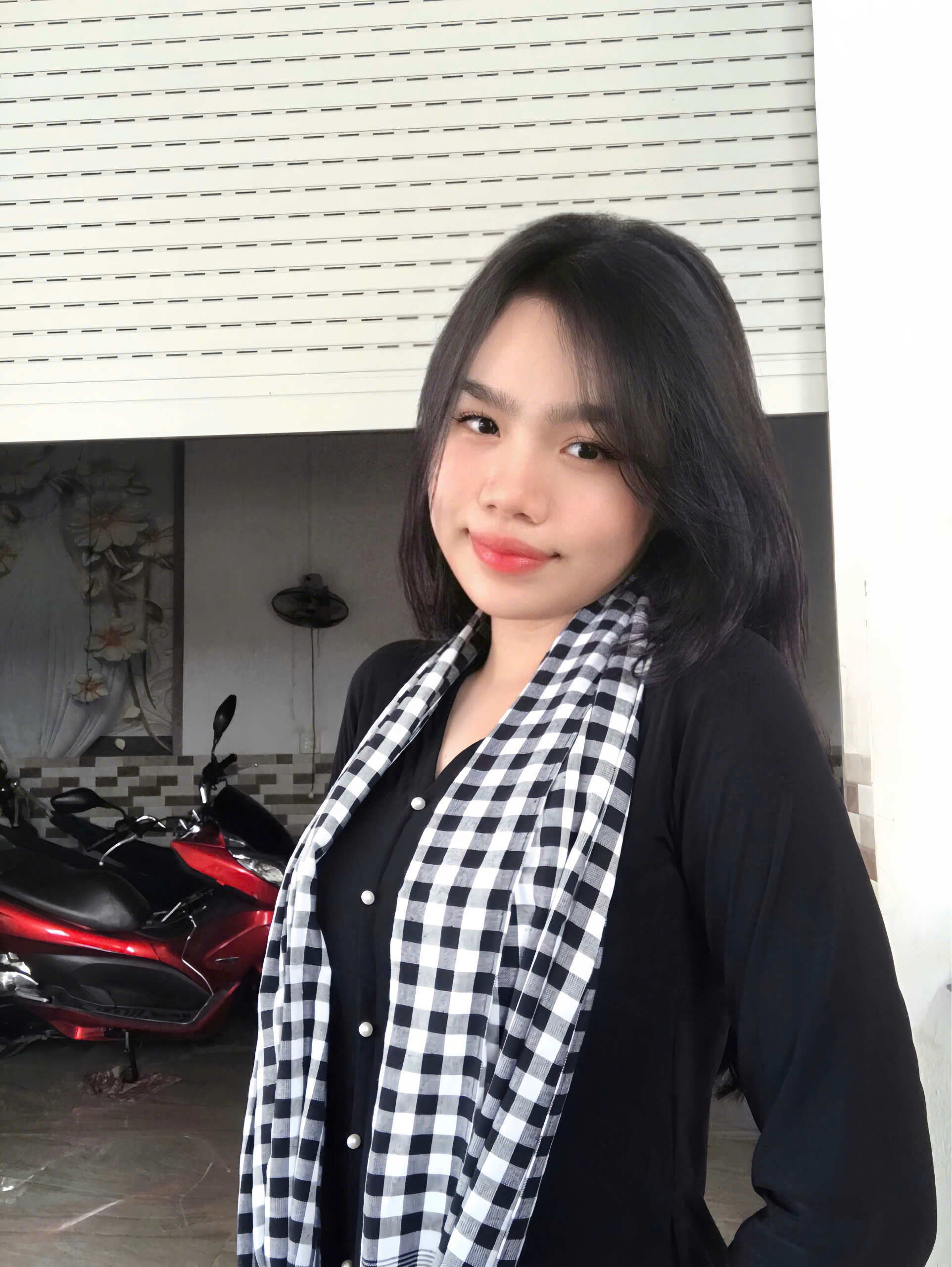 Chi 10-12 triệu từ Hà Nội vào TP.HCM xem diễu binh, lập nhóm "cắm trại" xuyên đêm chờ thời khắc "50 năm có 1"- Ảnh 5.