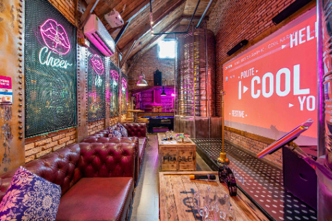 Thành công nhờ tư duy dịch vụ: Karaoke ICOOL đạt chuẩn phục vụ khách du lịch- Ảnh 1. Thành công nhờ tư duy dịch vụ: Karaoke ICOOL đạt chuẩn phục vụ khách du lịch- Ảnh 1.