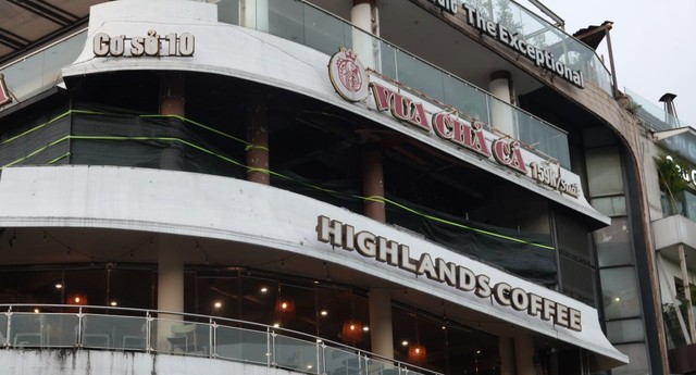 Bắt đầu tháo dỡ tòa nhà Hàm Cá Mập: Chính thức ngừng đón khách, các hộ kinh doanh di dời khỏi mặt bằng- Ảnh 13.