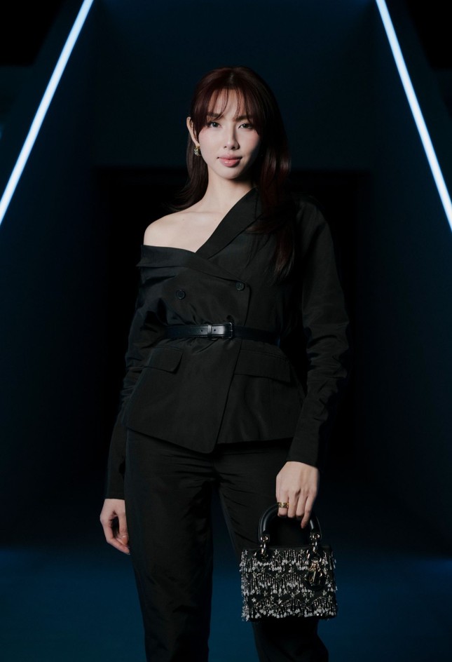 Dior hiển thị lại ảnh của Thùy Tiên- Ảnh 1.