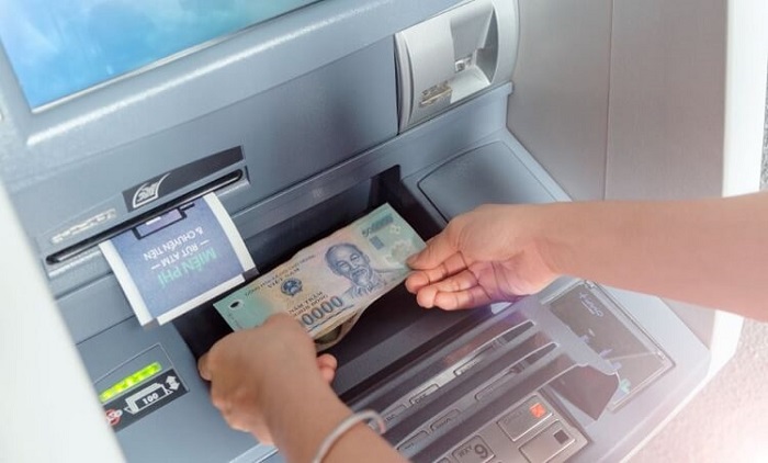 3 thay đổi khi rút tiền bằng thẻ ATM từ năm 2025, ai cũng cần biết- Ảnh 2. 3 thay đổi khi rút tiền bằng thẻ ATM từ năm 2025, ai cũng cần biết- Ảnh 2.