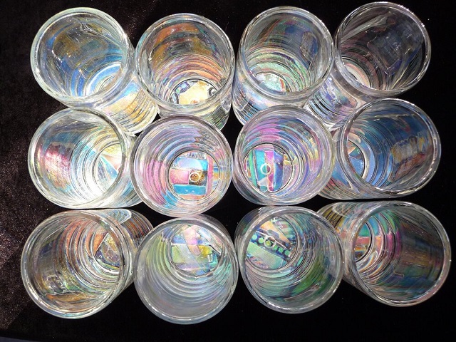 Cốc thủy tinh chứa chì là 