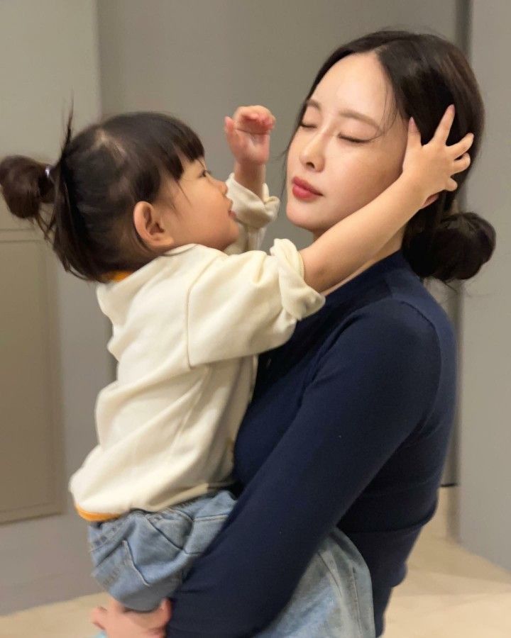 Cha mẹ càng nói ít, con càng trưởng thành: Sức mạnh thầm lặng giúp trẻ tự lập và xuất sắc hơn mỗi ngày- Ảnh 1.