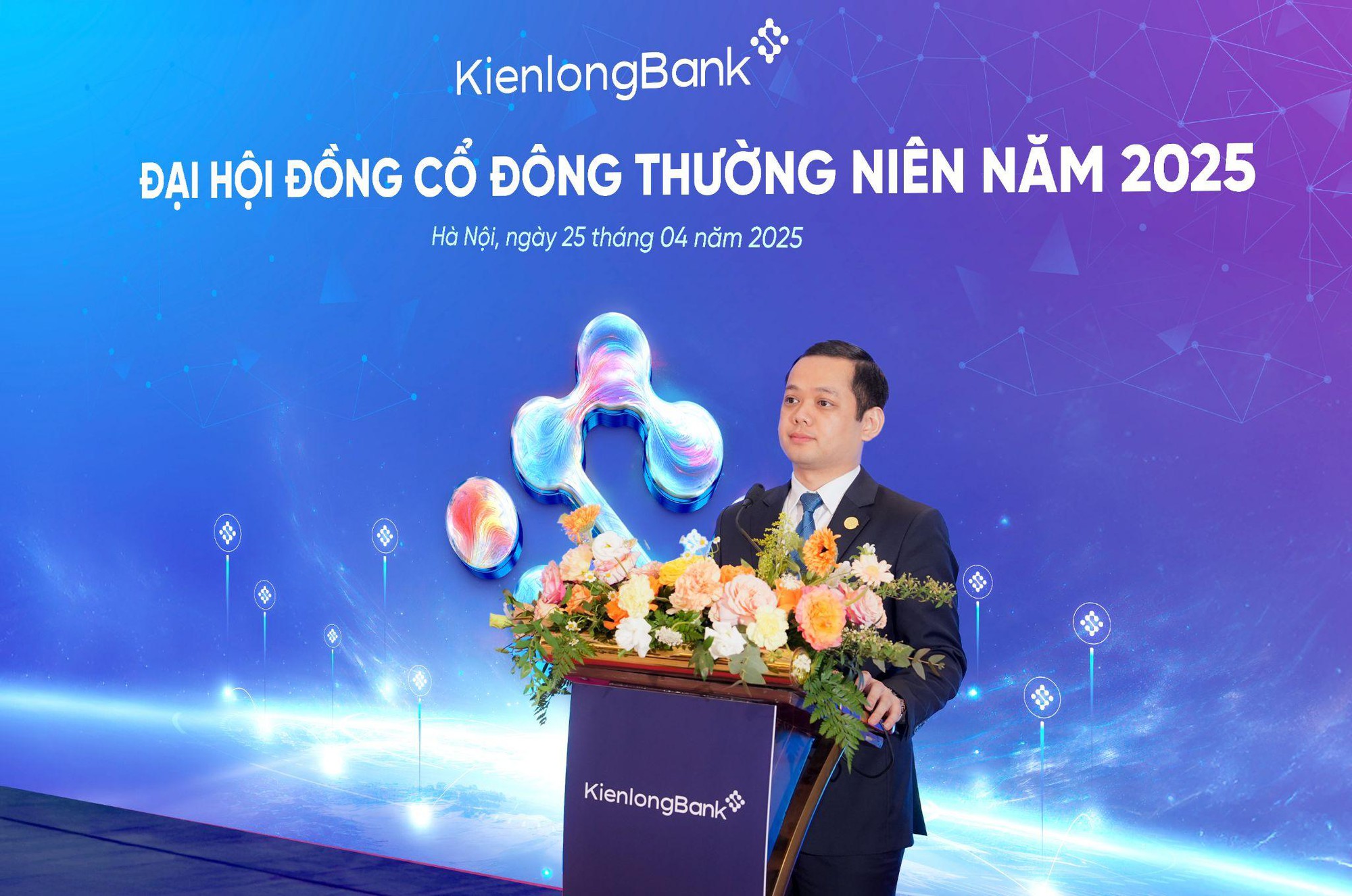 ĐHCĐ KienlongBank: Thông qua kế hoạch tăng trưởng 24% trong năm nay và niêm yết cổ phiếu vào quý 4/2025- Ảnh 2. ĐHCĐ KienlongBank: Thông qua kế hoạch tăng trưởng 24% trong năm nay và niêm yết cổ phiếu vào quý 4/2025- Ảnh 2.