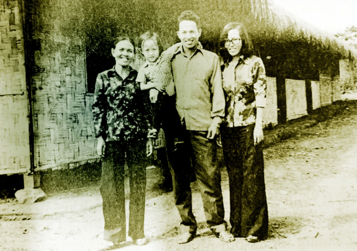 Nước mắt ngày đoàn tụ của gia đình huyền thoại tình báo Tư Cang- Ảnh 2.