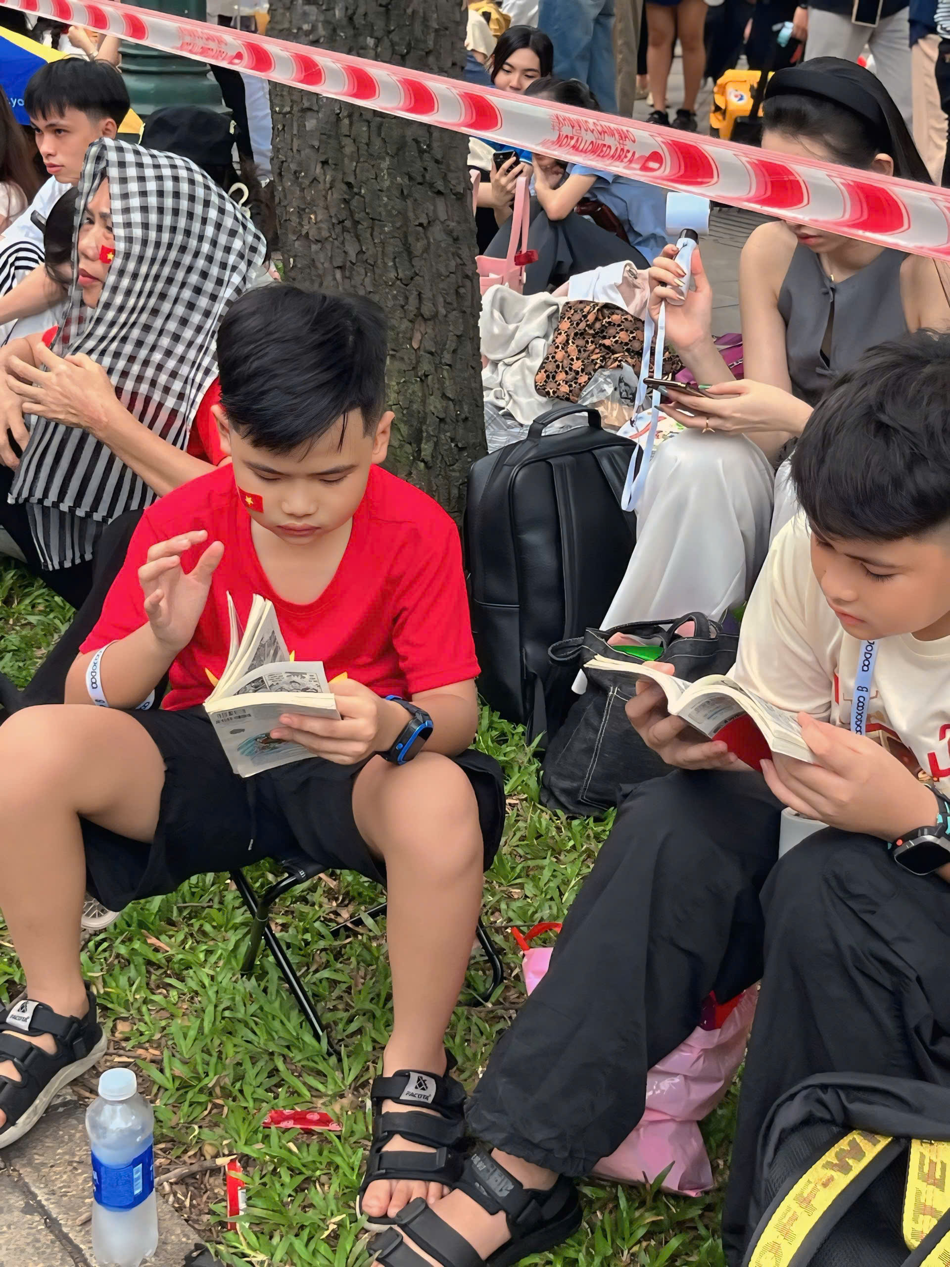 5h sáng háo hức theo bố mẹ vượt đường xa: 5h sáng háo hức theo bố mẹ vượt đường xa: