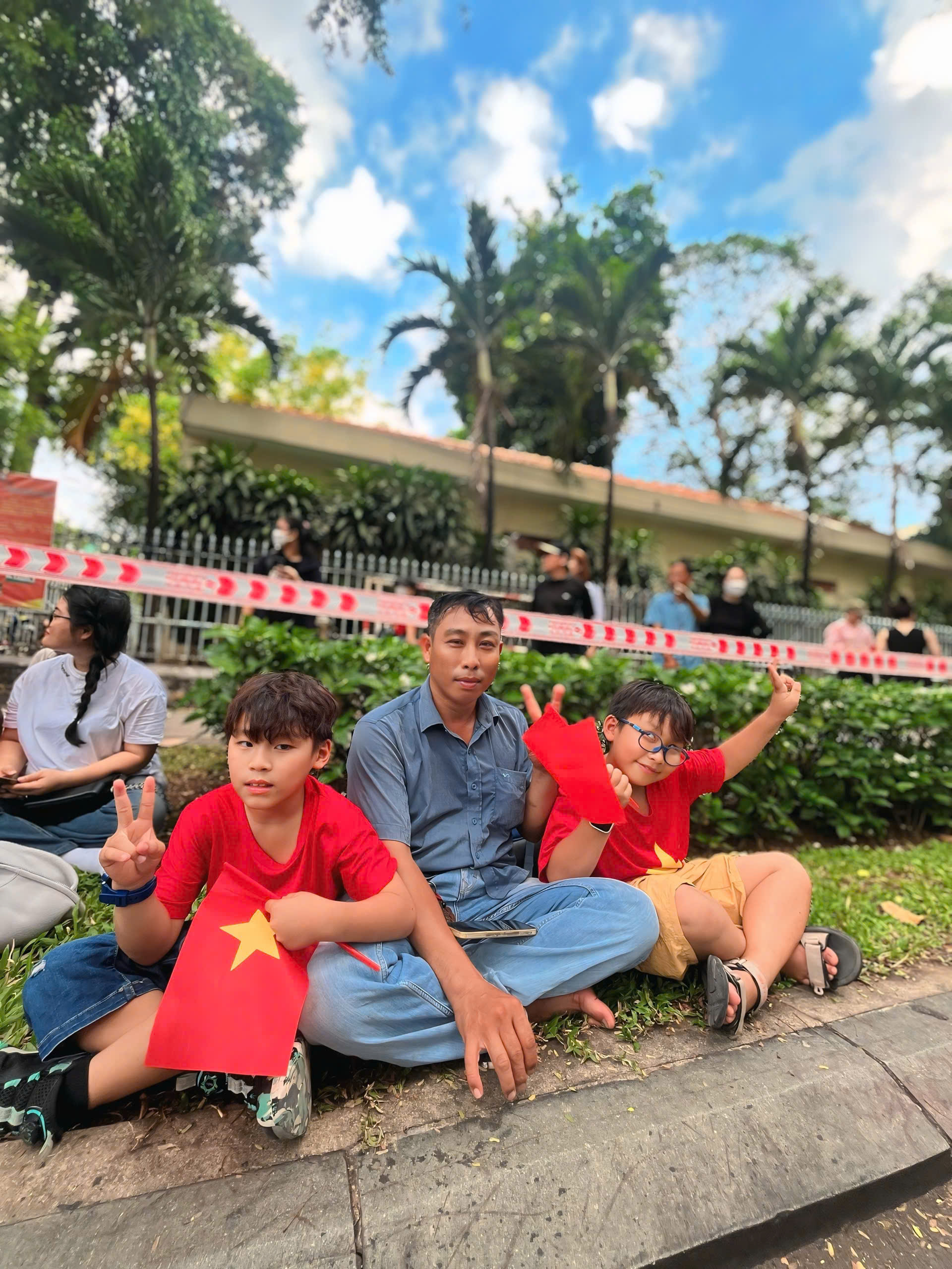 5h sáng háo hức theo bố mẹ vượt đường xa: 5h sáng háo hức theo bố mẹ vượt đường xa: