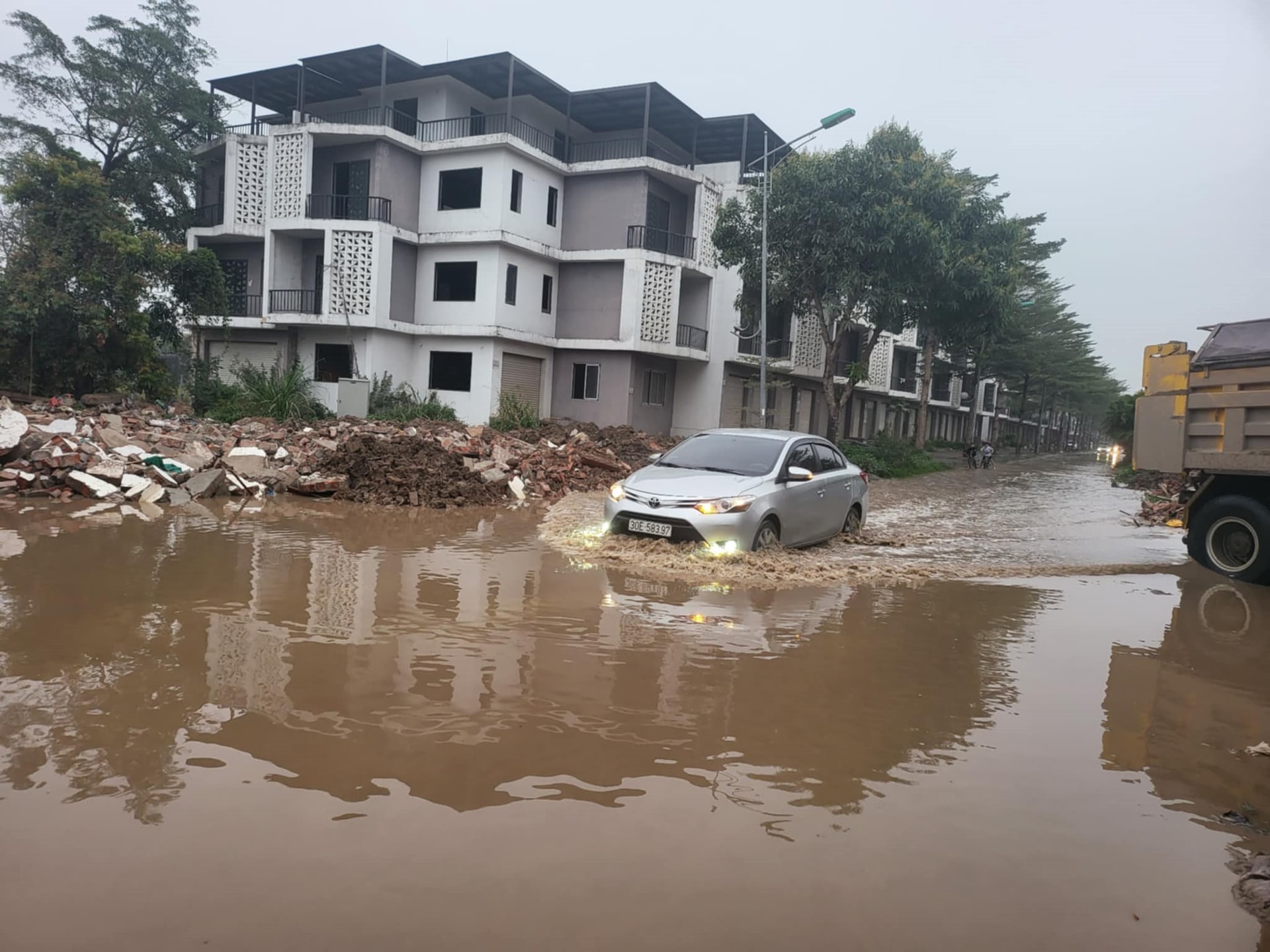 Hà Nội: Kỳ lạ khu đô thị nghìn tỷ nhiều năm "án binh bất động", UBND Hoài Đức yêu cầu Công ty Lũng Lô 5 phải báo cáo trước ngày 6/5/2025- Ảnh 1.