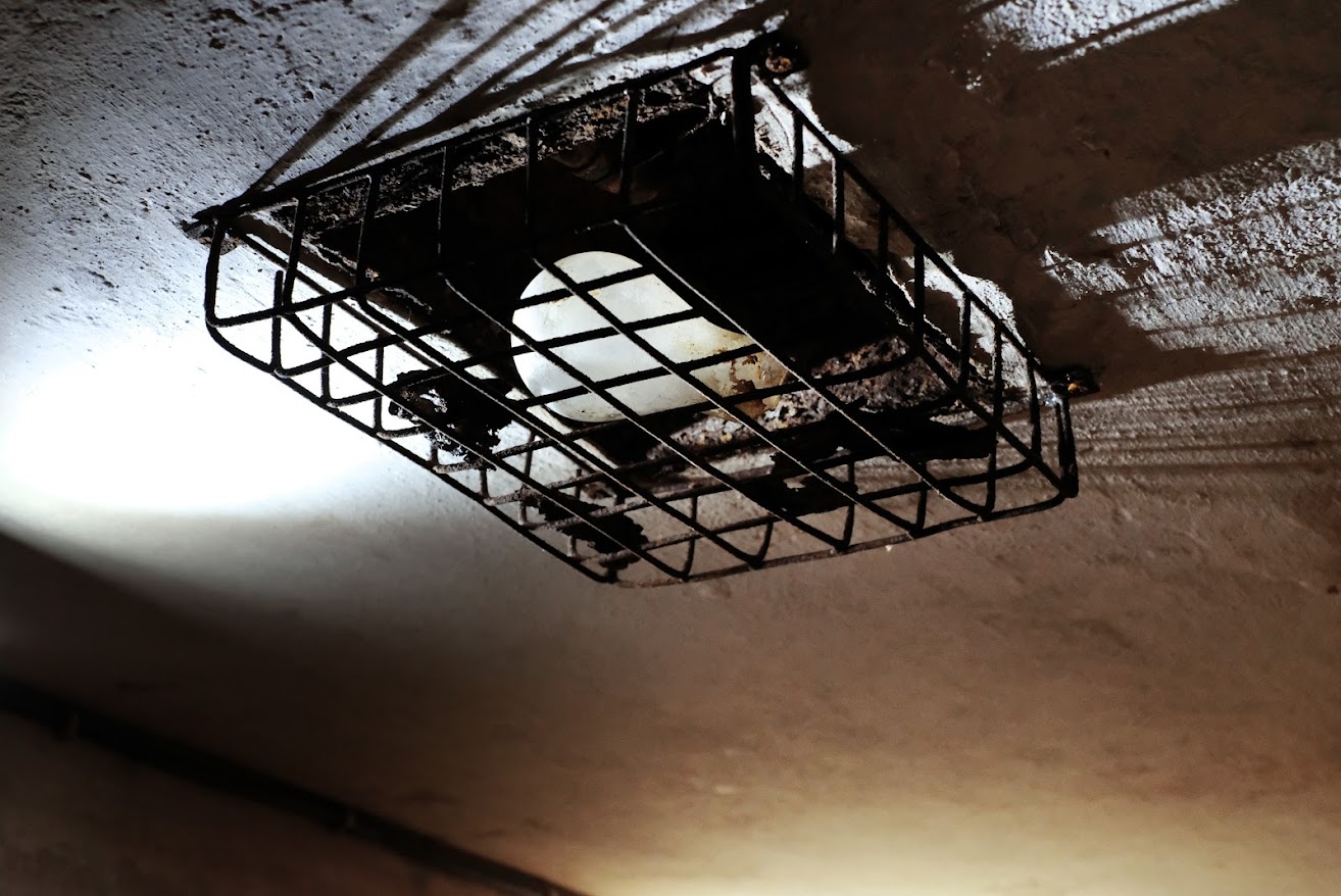 Cận cảnh căn hầm tránh bom bên trong khách sạn Metropole Hà Nội- Ảnh 5.