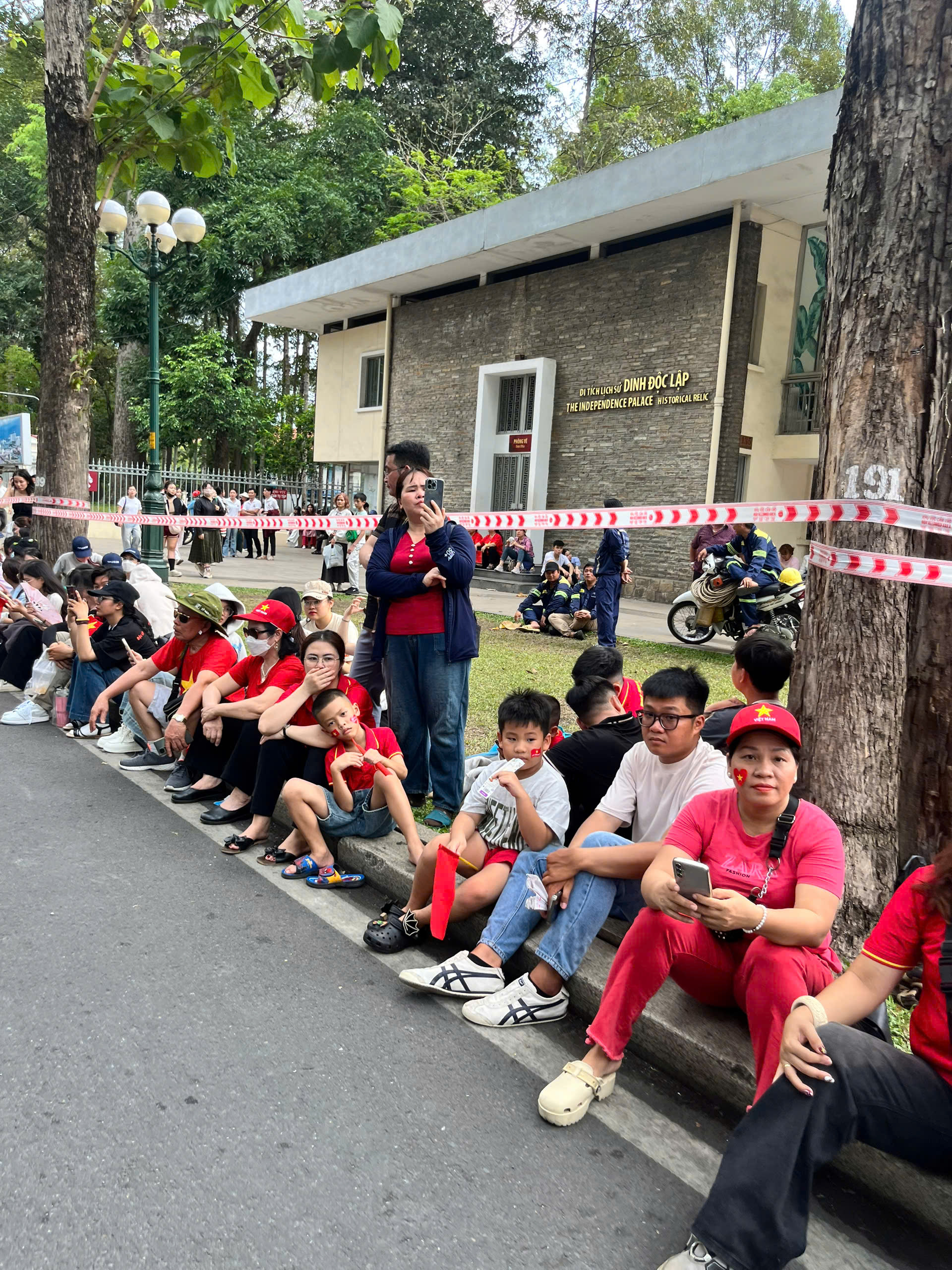 5h sáng háo hức theo bố mẹ vượt đường xa: 5h sáng háo hức theo bố mẹ vượt đường xa: