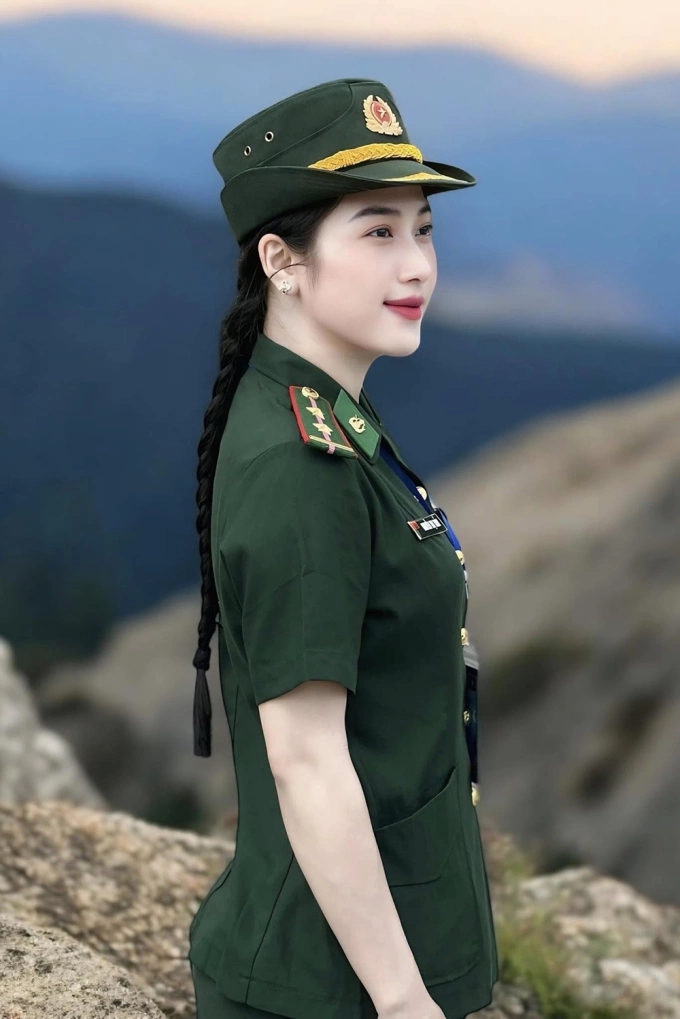 Nữ quân nhân hot nhất mạng xã hội: Xinh như hoa hậu, từng là Quán quân âm nhạc- Ảnh 5.