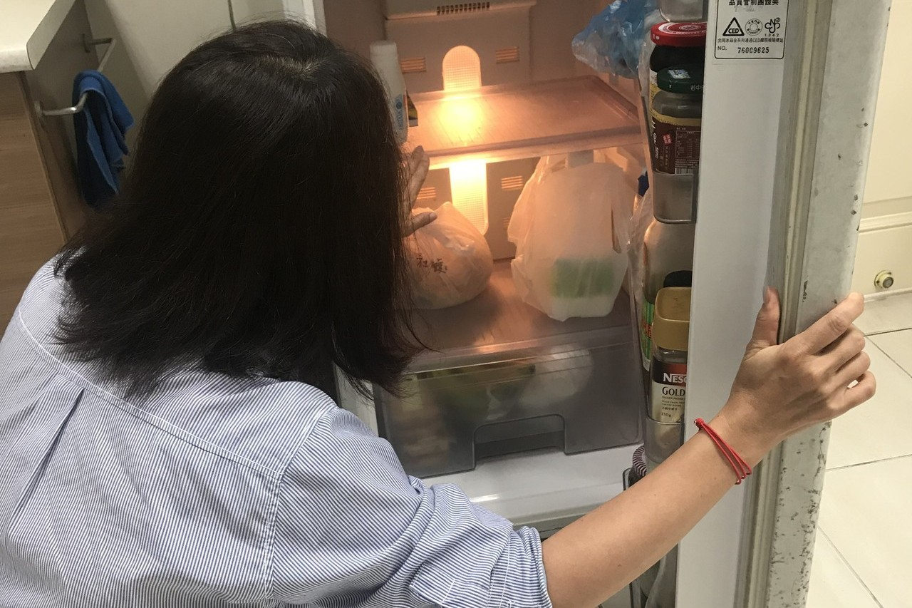 Bác sĩ đến chơi nhà, mở tủ lạnh ra bỗng thét lên: Bác sĩ đến chơi nhà, mở tủ lạnh ra bỗng thét lên: