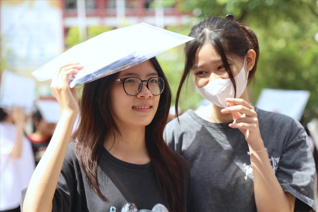 Thi tốt nghiệp THPT năm 2025: Hỗ trợ thí sinh học chương trình cũ- Ảnh 1.