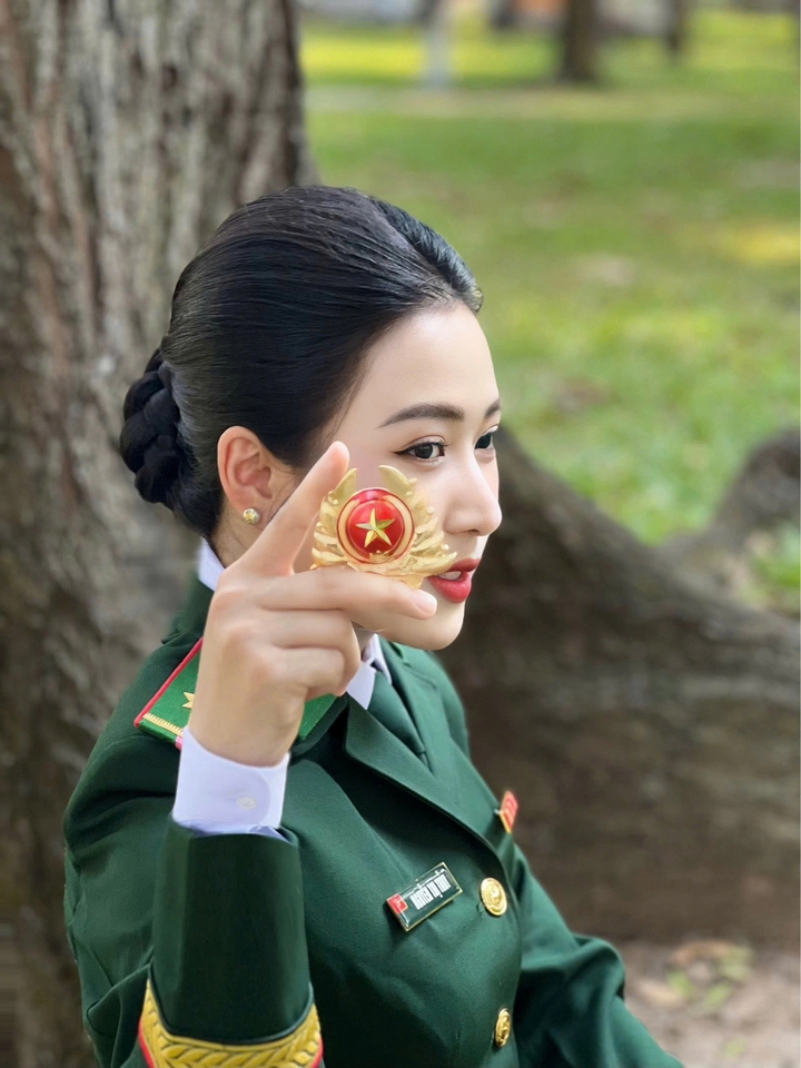 Nữ quân nhân hot nhất mạng xã hội: Xinh như hoa hậu, từng là Quán quân âm nhạc- Ảnh 1.