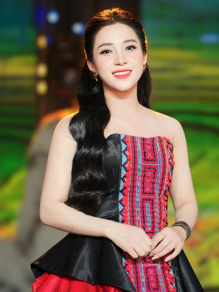 Nữ quân nhân hot nhất mạng xã hội: Xinh như hoa hậu, từng là Quán quân âm nhạc- Ảnh 3.