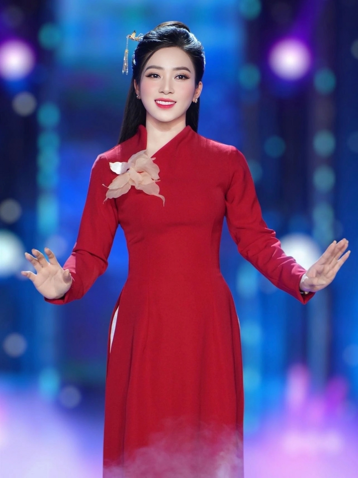 Nữ quân nhân hot nhất mạng xã hội: Xinh như hoa hậu, từng là Quán quân âm nhạc- Ảnh 4.