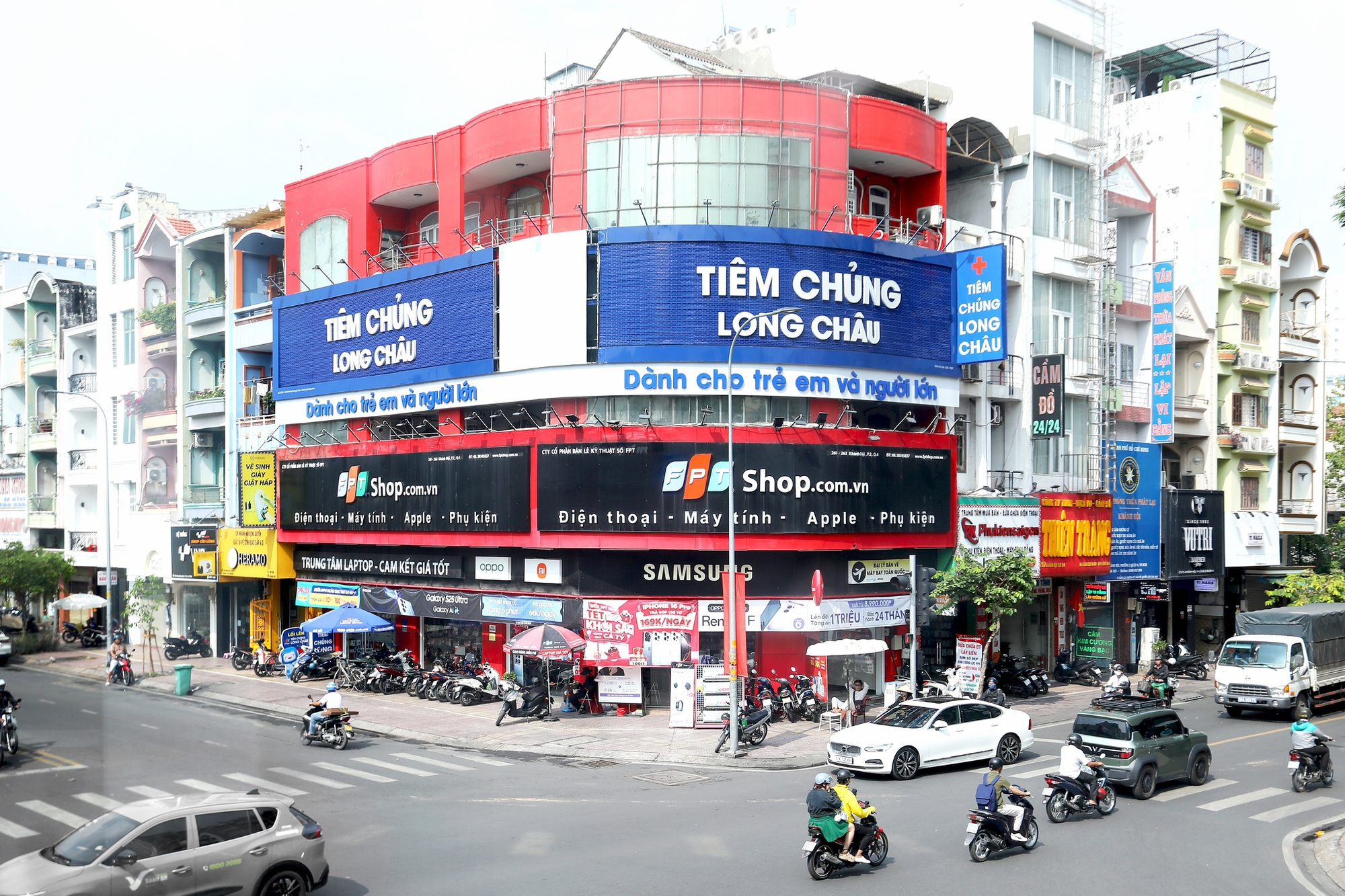 FPT Retail thu 11.670 tỷ đồng quý I/2025: Long Châu chiếm 69%, trung bình mỗi cửa hàng kiếm 1,3 tỷ đồng/tháng