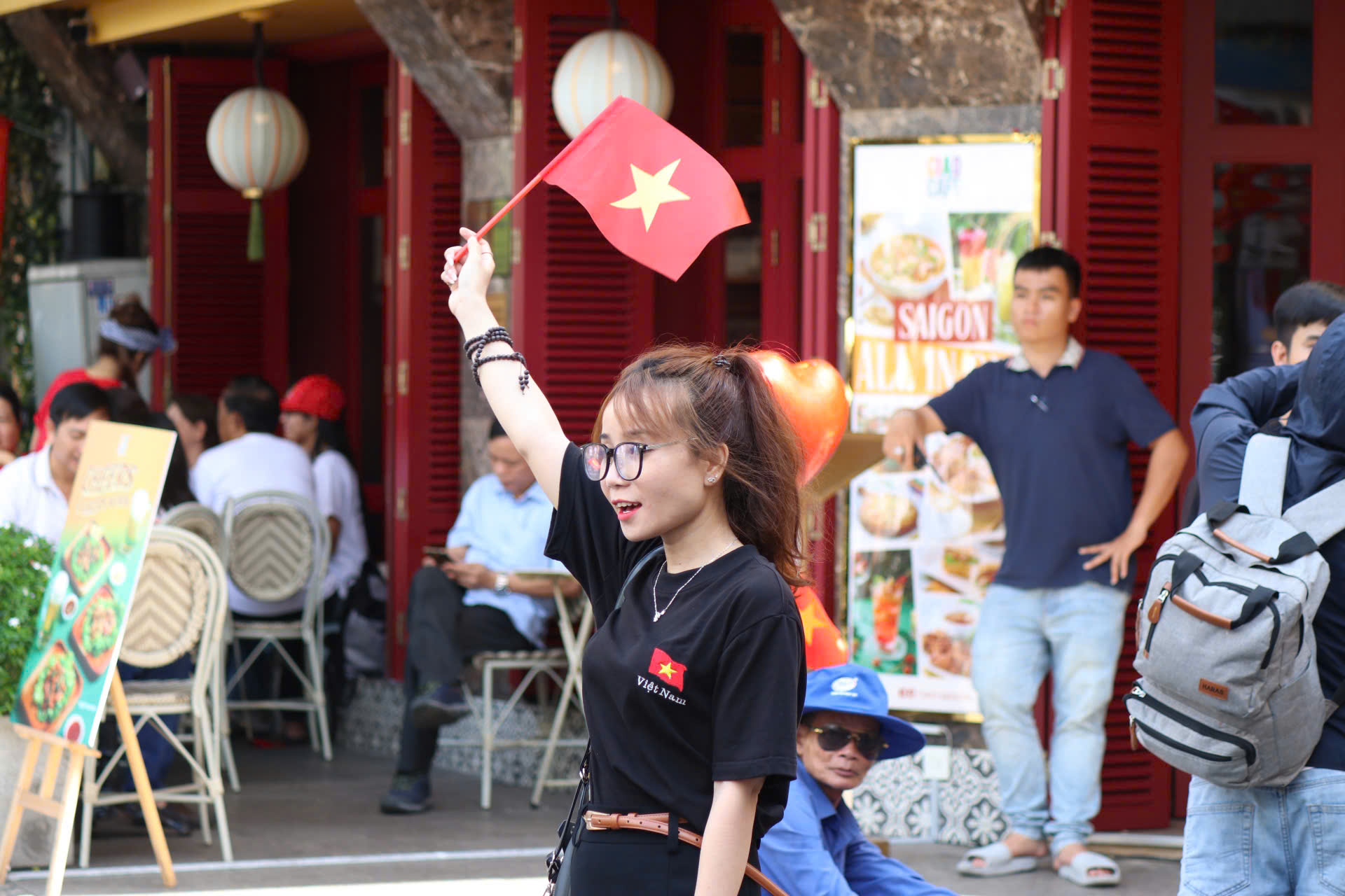 Hình ảnh xúc động của hàng ngàn người chờ xem tổng duyệt Đại lễ 30-4- Ảnh 19.