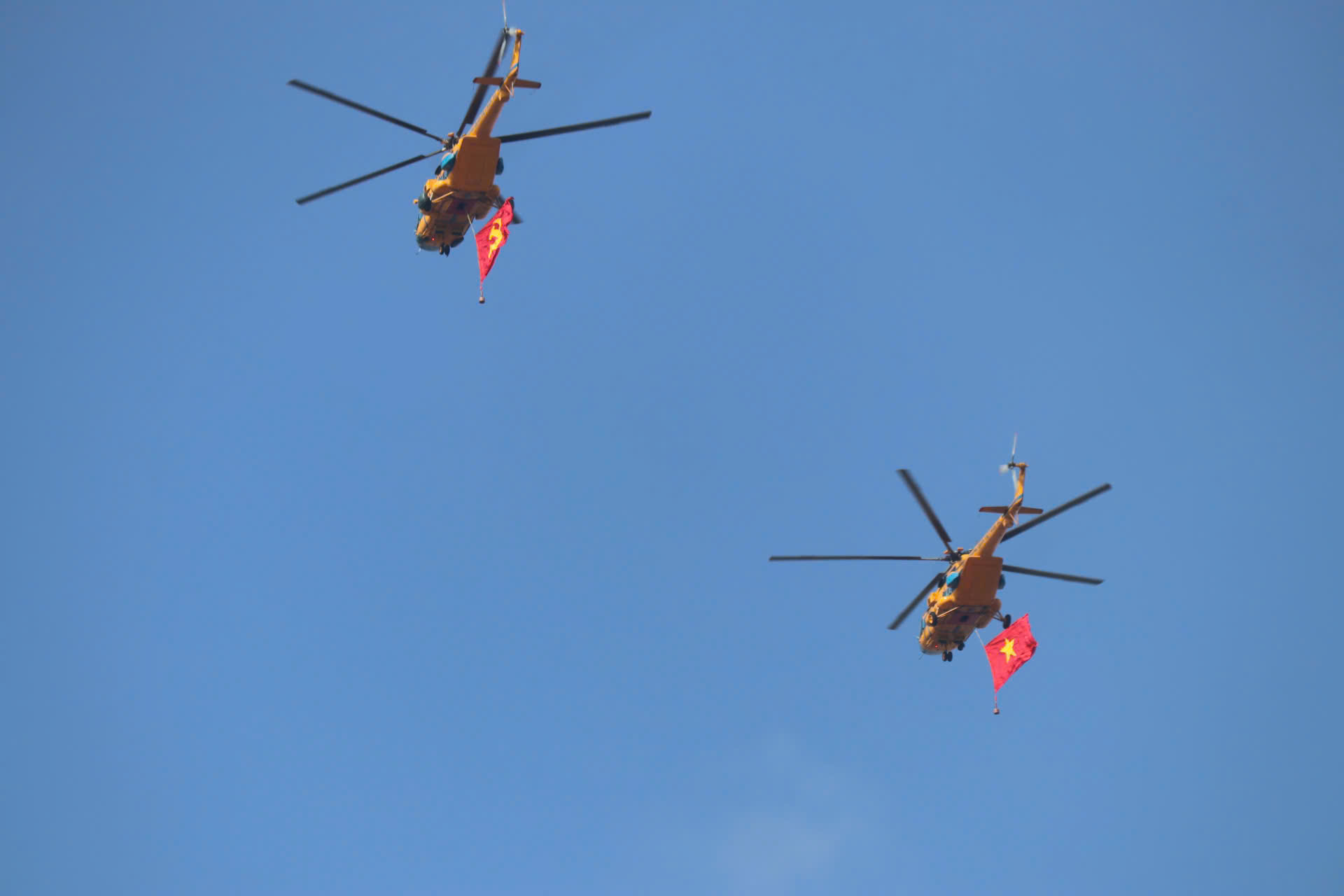 Hình ảnh xúc động của hàng ngàn người chờ xem tổng duyệt Đại lễ 30-4- Ảnh 26.