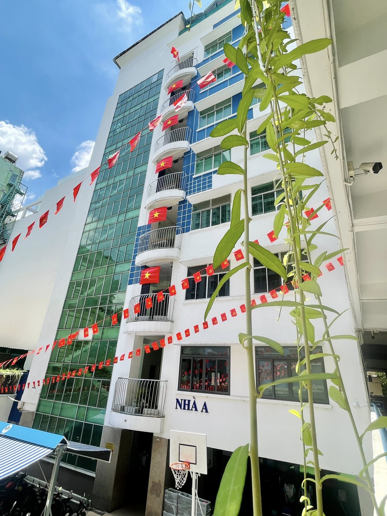 Chùm ảnh: Loạt trường học đồng loạt "lên đồ" mừng Đại lễ 30/4, nhìn thôi đã thấy tự hào!- Ảnh 15. Chùm ảnh: Loạt trường học đồng loạt "lên đồ" mừng Đại lễ 30/4, nhìn thôi đã thấy tự hào!- Ảnh 15.