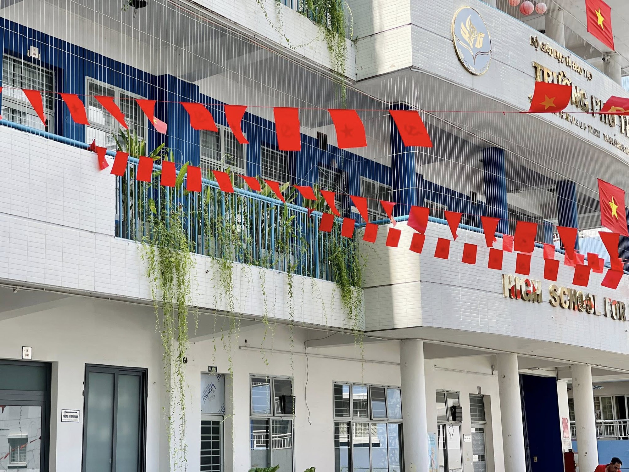 Chùm ảnh: Loạt trường học đồng loạt "lên đồ" mừng Đại lễ 30/4, nhìn thôi đã thấy tự hào!- Ảnh 13. Chùm ảnh: Loạt trường học đồng loạt "lên đồ" mừng Đại lễ 30/4, nhìn thôi đã thấy tự hào!- Ảnh 13.