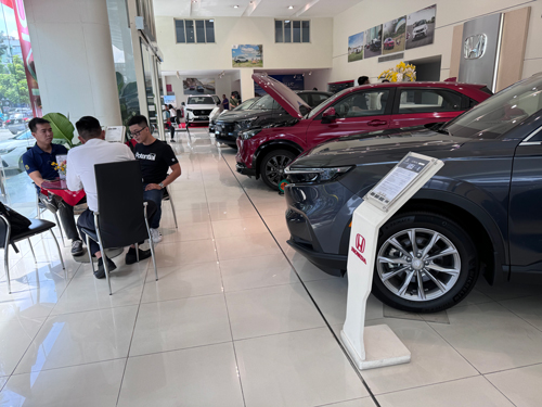 Xe lai bất ngờ tăng tốc- Ảnh 1.