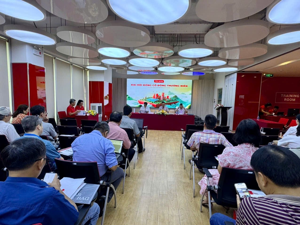 Chủ tịch Điện Quang xin lỗi- Ảnh 1.