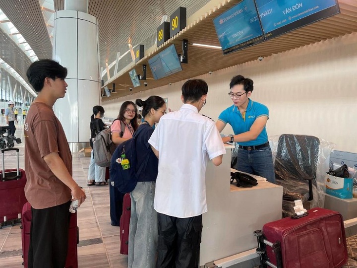 Hàng không dự kiến đón 2,4 triệu khách cao điểm 30/4-1/5- Ảnh 1.