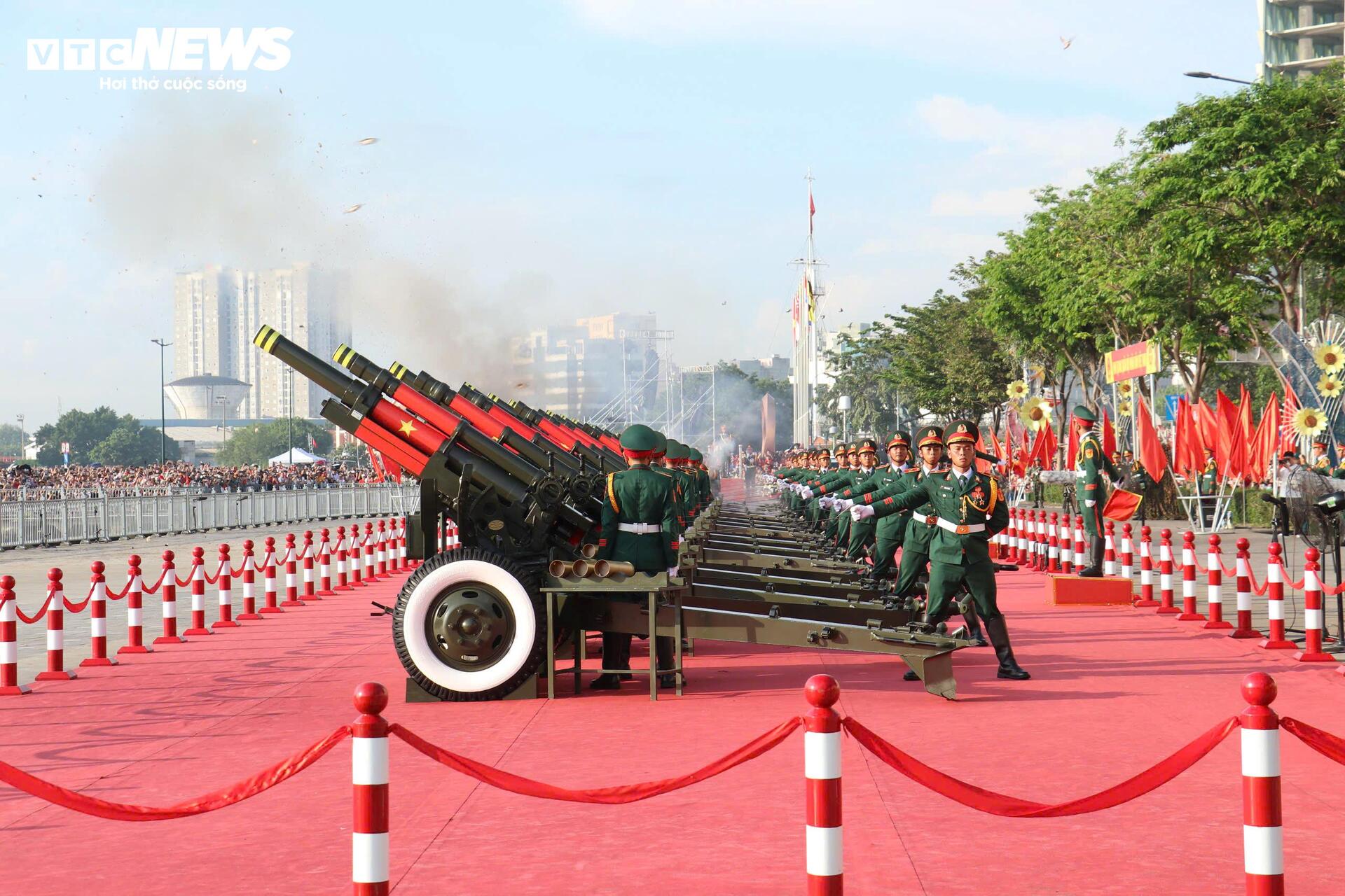 Toàn cảnh tổng duyệt diễu binh, diễu hành kỷ niệm 50 năm Giải phóng miền Nam- Ảnh 3.
