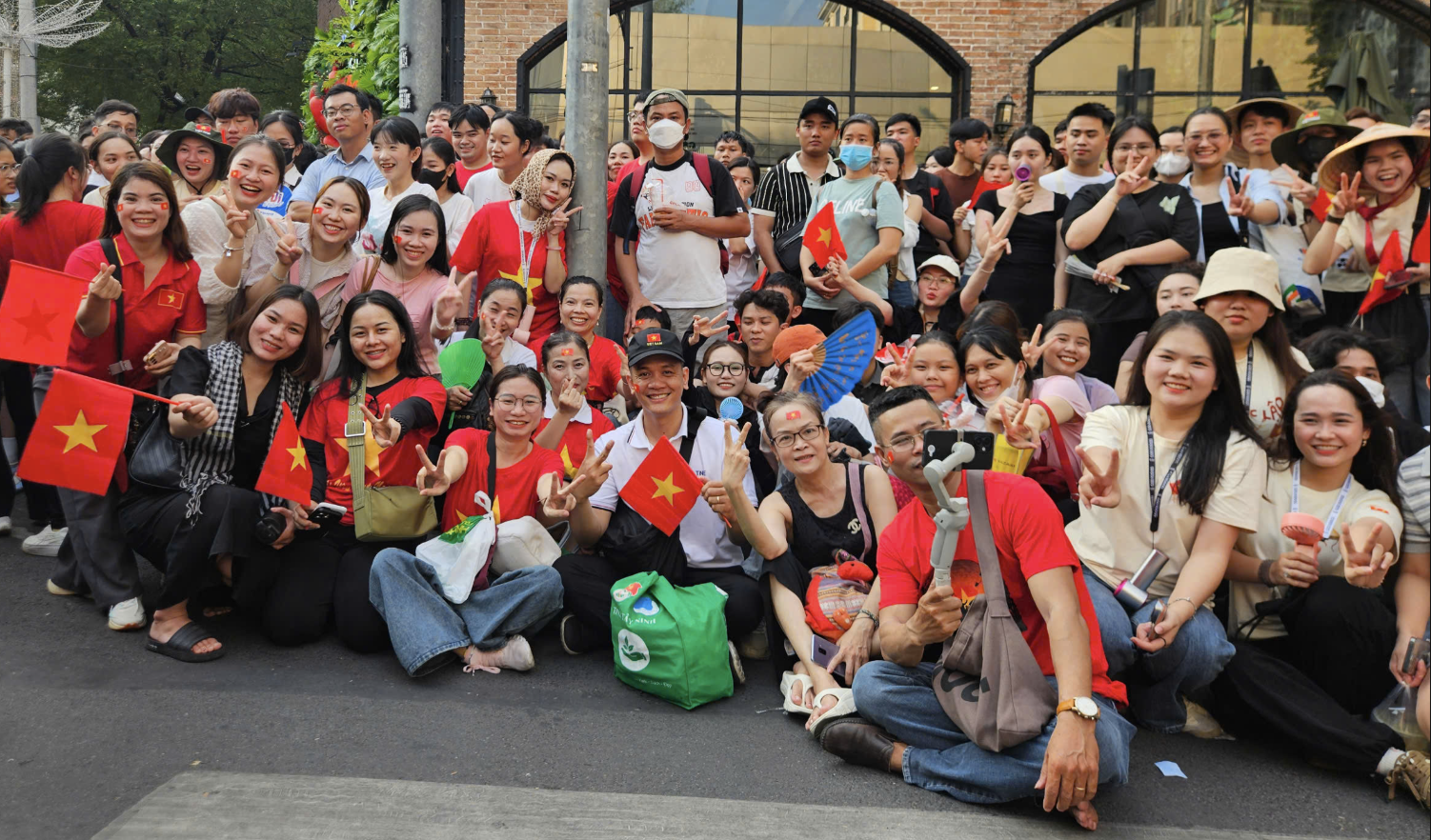 Những khách sạn có view "đỉnh nóc" xem bắn pháo hoa, diễu binh, diễu hành- Ảnh 4.